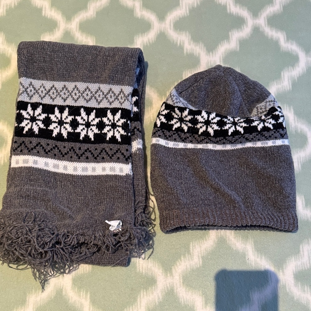 NEW Gray Winter Knit Set with Snowflake Pattern scarf and beanie